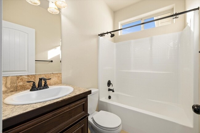 Building Photo - Spacious 5-Bedroom Home (plus bonus room) on ½ Acre in Bridgetower – Rare Meridian Rental!