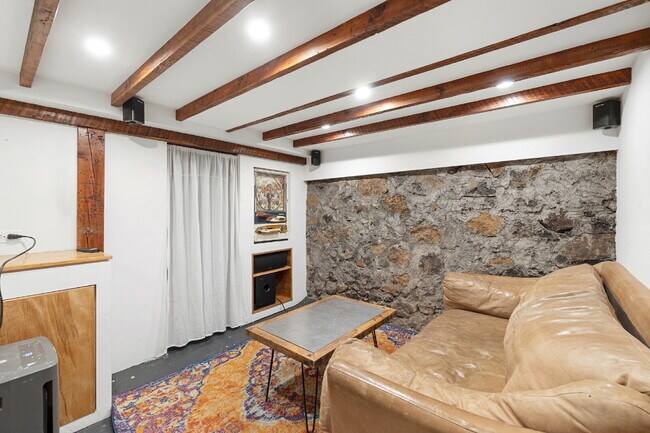 Building Photo - Beautifully Restored 3-Bedroom Home in Historic Section of Oregon City