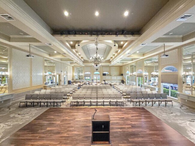 Building Photo - 5058 Glenville Dr