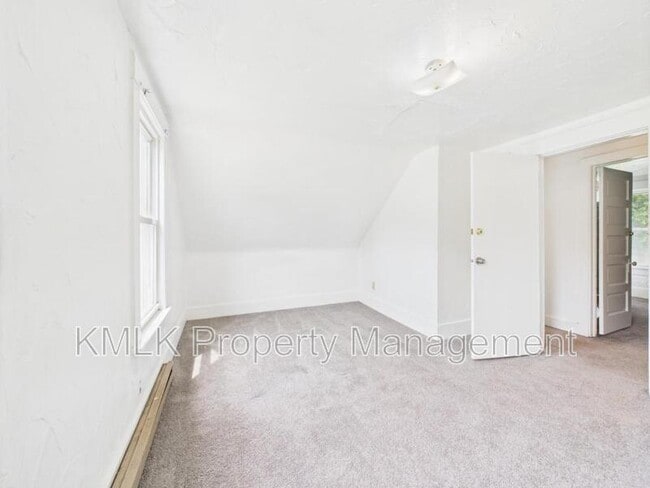 Building Photo - 529 Gage St