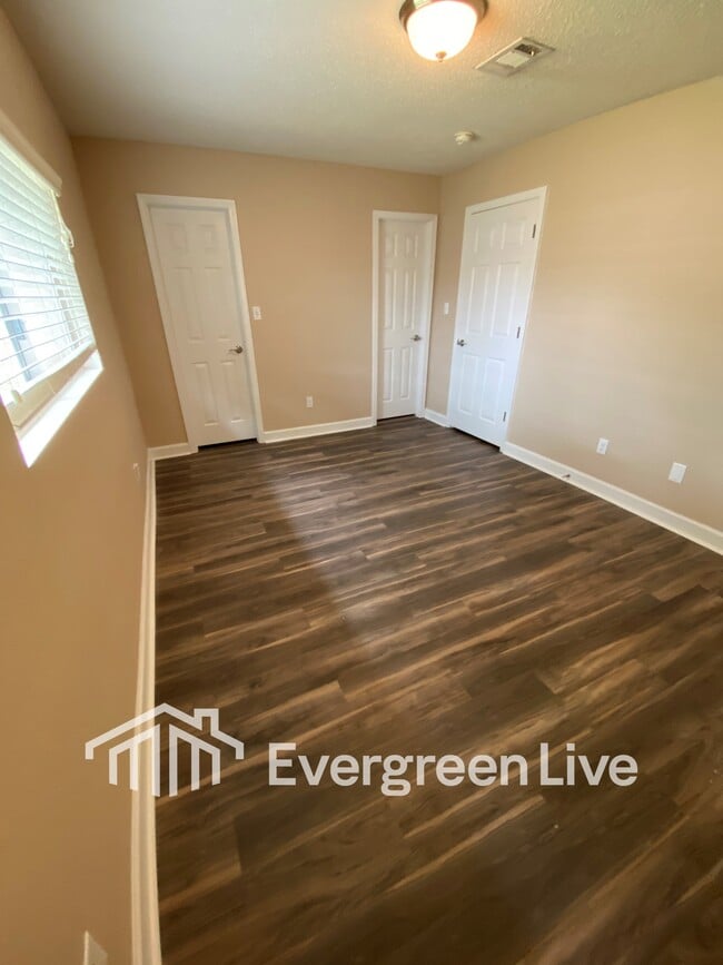 Building Photo - 76 Skystone Ct