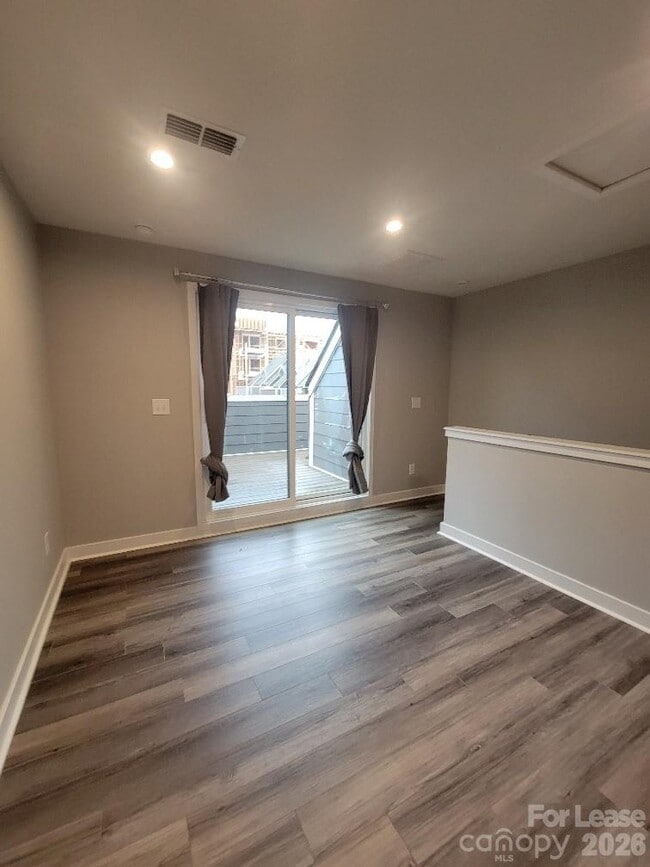 Building Photo - 3633 S Tryon St