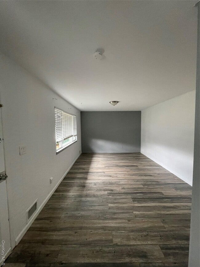 Building Photo - 173 Sugarwood Ln