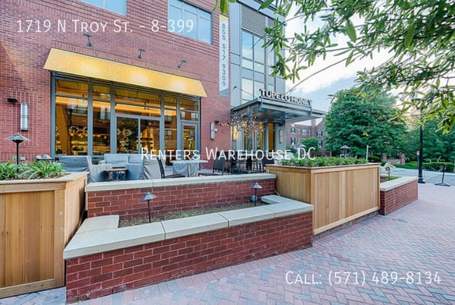 Building Photo - 1719 N Troy St