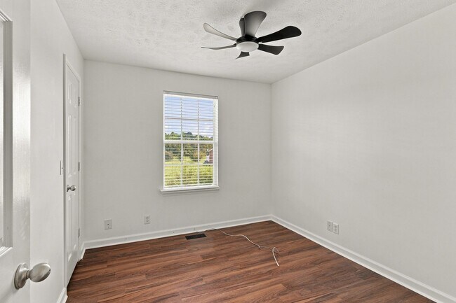 Building Photo - 2120 Lebanon Pike