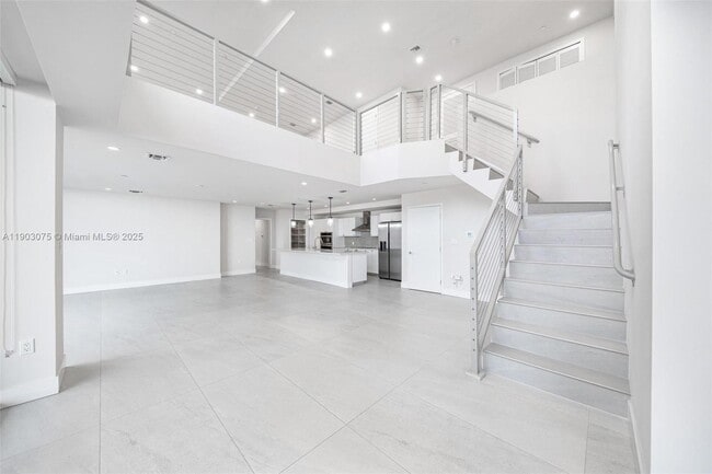 Primary Photo - 555 NE 34th St