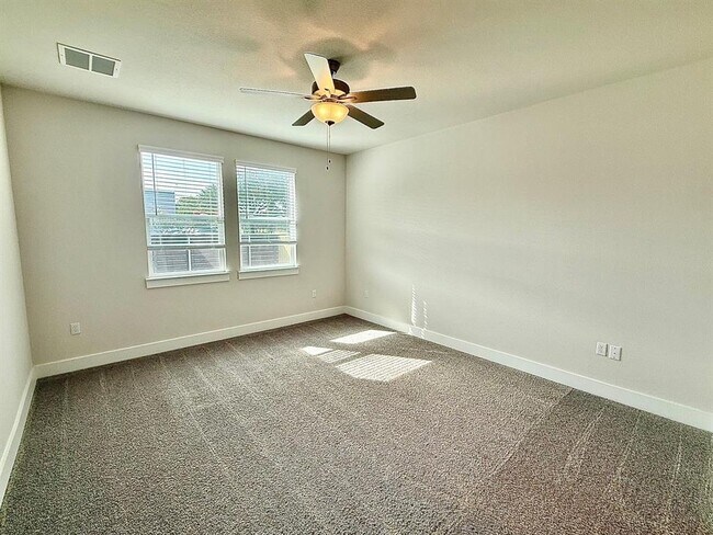 Building Photo - 15705 Oglethorpe Dr