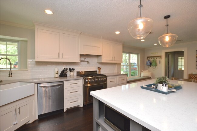 Building Photo - 2 Woodhaven Wood Ct