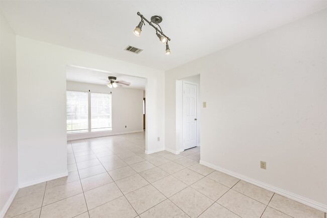 Building Photo - 7063 River Garden Dr