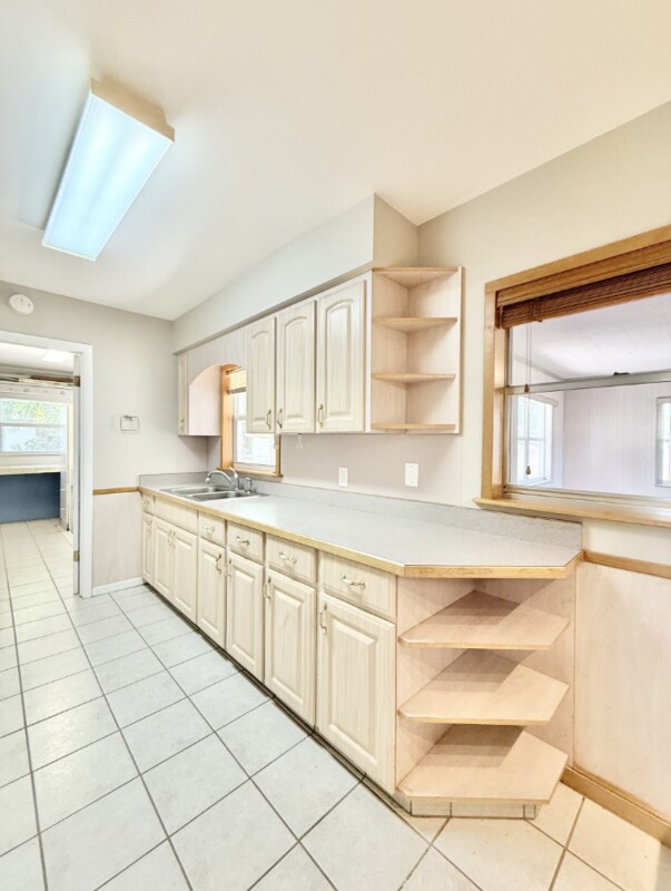 Building Photo - 213 6th Ave NW