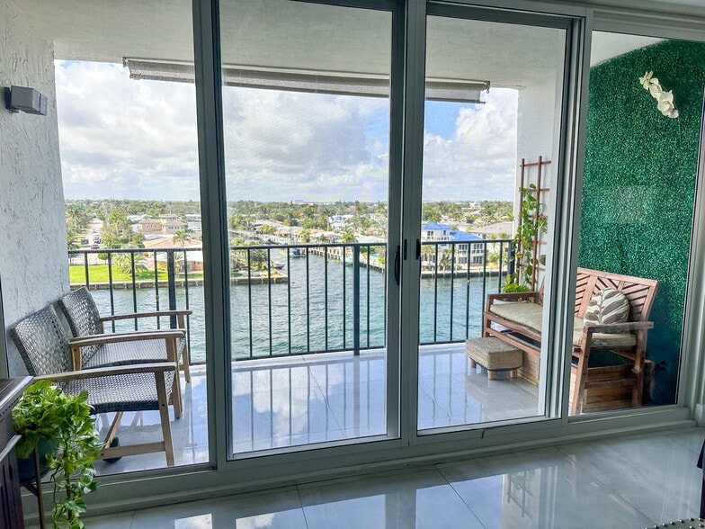 Patio w/ Intracoastal View - 521 N Riverside Dr