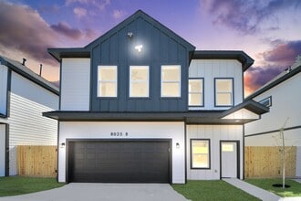 Building Photo - 8025 Peachtree St