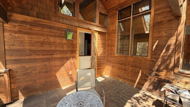 Building Photo - 26720 Robin Dr