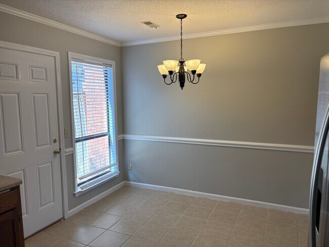 Building Photo - 2701 Thackery Rd