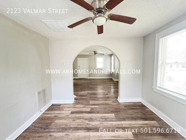Building Photo - 2123 Valmar St