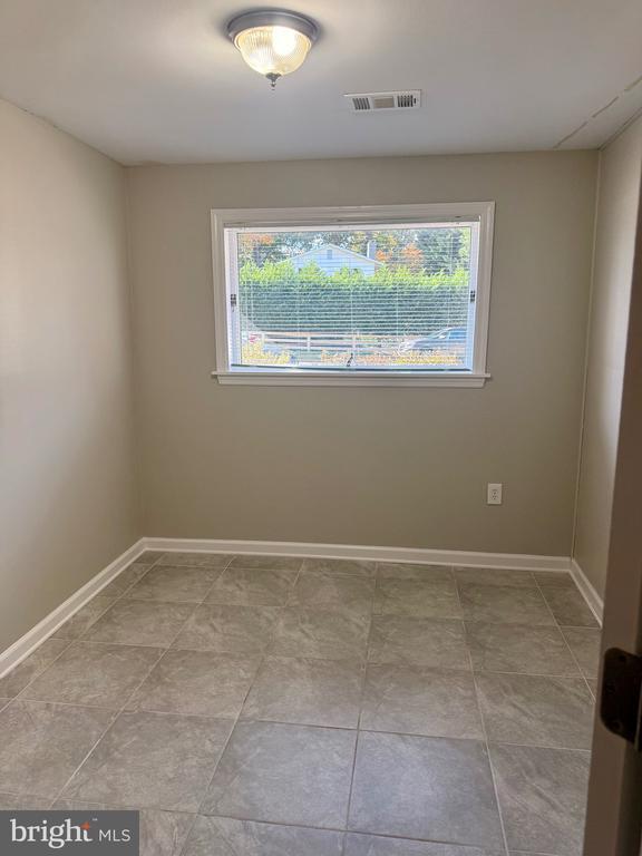 Building Photo - 7562 Kingman Dr