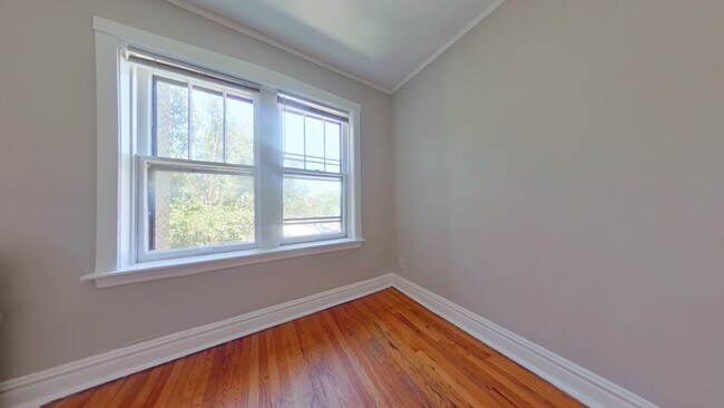 Interior Photo - 1331-41 W. Addison