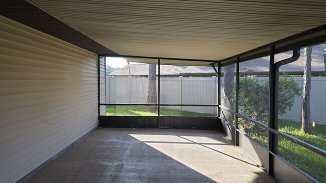 Building Photo - Palm Coast 4 Bedroom 2 Bath in the W Section