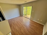 Building Photo - Updated townhouse convenient to Laburnum/Mechanicsville Tnpk