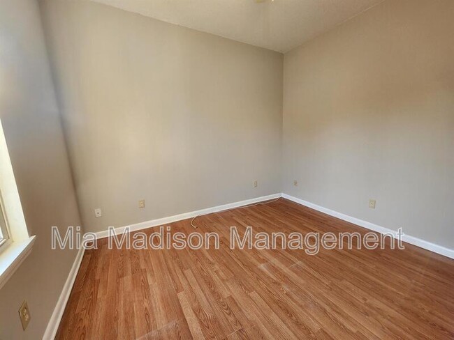 Building Photo - 620 W Anderson Ln