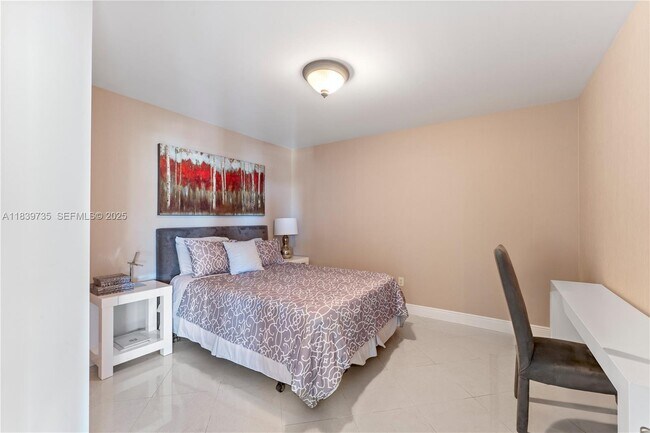 Building Photo - 16500 Collins Ave