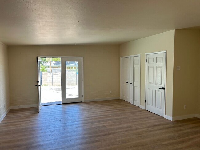 Building Photo - 4 Bedrooms PLUS Pool