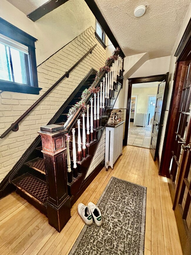 Building Photo - AVAILABLE JUNE 1st - Great 4 Bed, 1 Bath in East Duluth!