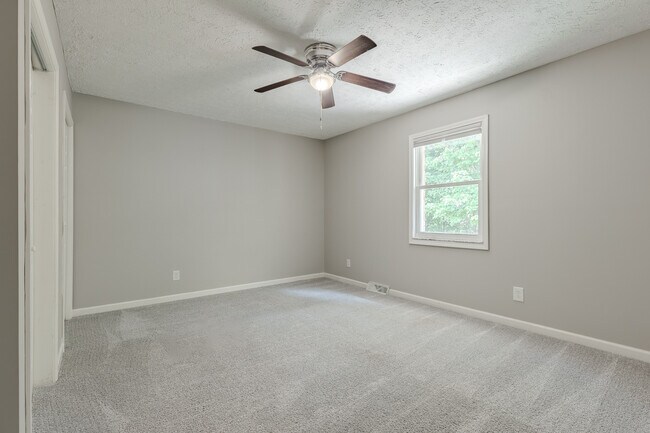Building Photo - 343 Meadowview Dr