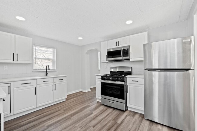 Building Photo - Stunning 3 bedroom home in Mt. Washington available August 1!