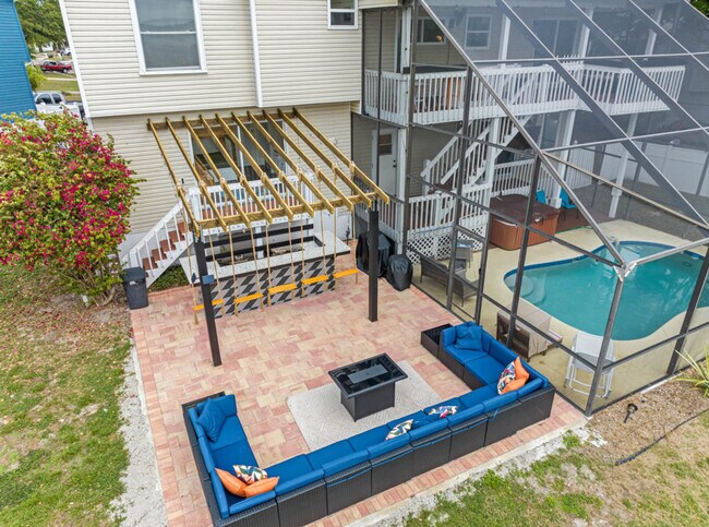 Building Photo - 12692 Pineway Dr