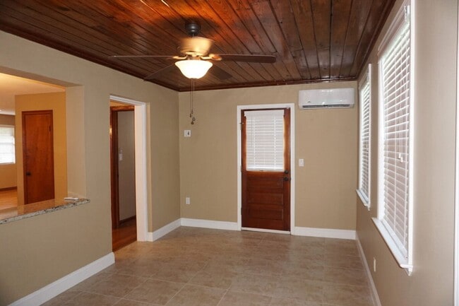 Building Photo - 3/2 Home in San Jose Estates