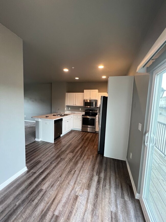 Building Photo - 2 Bedroom, 2.5 Bath Townhome