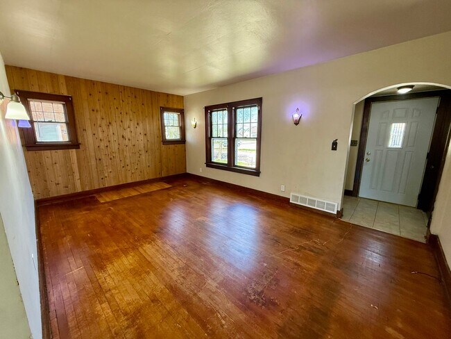 Building Photo - 3 Bed 1 Bath Single Family Home in Wausau ...
