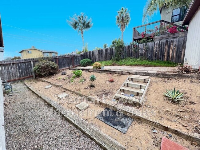 Building Photo - 1008 Santa Fe Dr