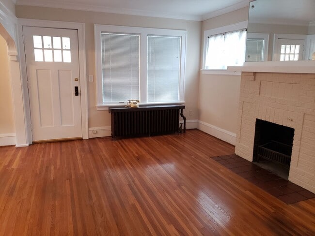 Building Photo - Beautiful 4 bedroom in Mac Groveland area
