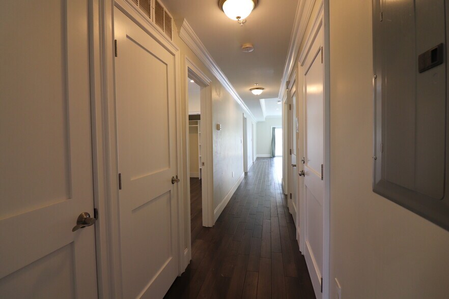 Building Photo - 140 Minden St