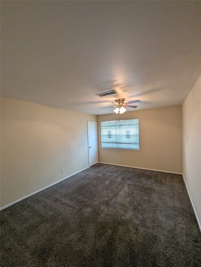 Building Photo - 5203 Heathercrest Dr