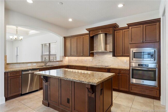 Building Photo - 255 Calmo Cir