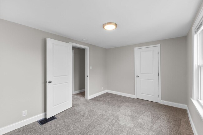 Building Photo - Charming 3-Bed Dutch Colonial with Modern Updates & Massive Yard – Minutes from German Village!