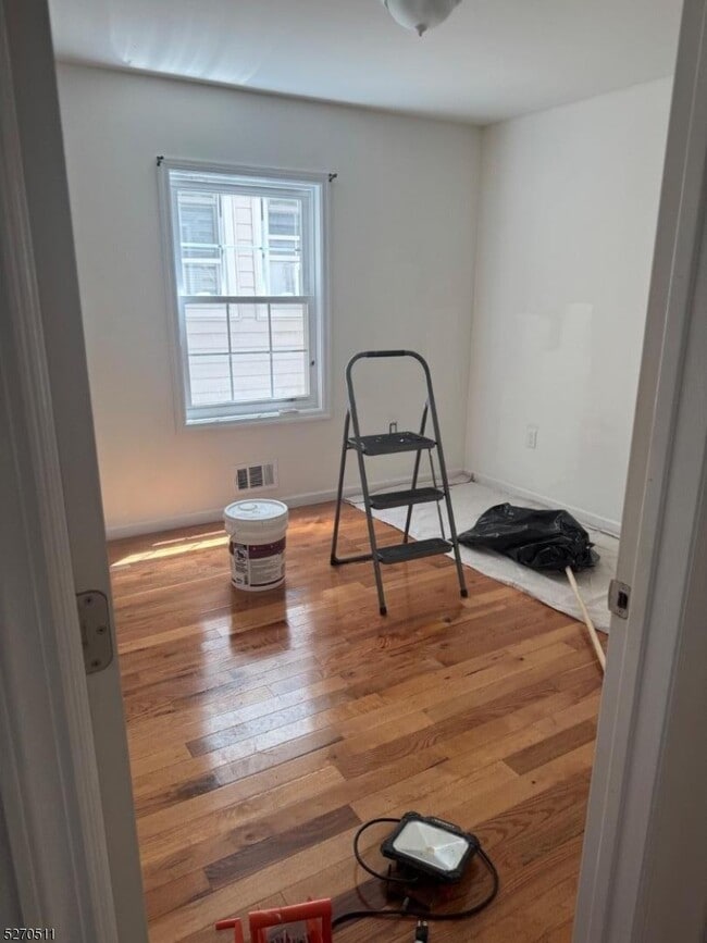 Building Photo - 338 Bond St