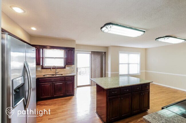 Building Photo - 1213 Southwest Pacific Drive, Lee's Summit...