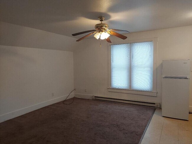 Building Photo - 4857 N Coloma Rd