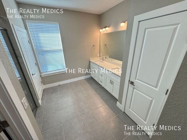 Building Photo - 205 Hibiscus Ln