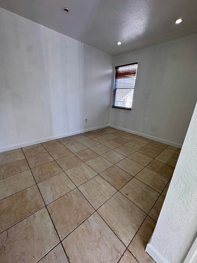 Building Photo - 1118 Shoma Dr