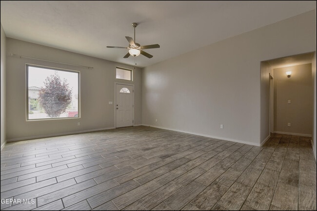 Building Photo - 621 Cedarwood Ave