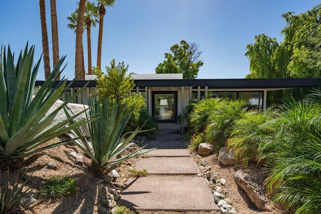 Building Photo - 5311 E Mitchell Dr