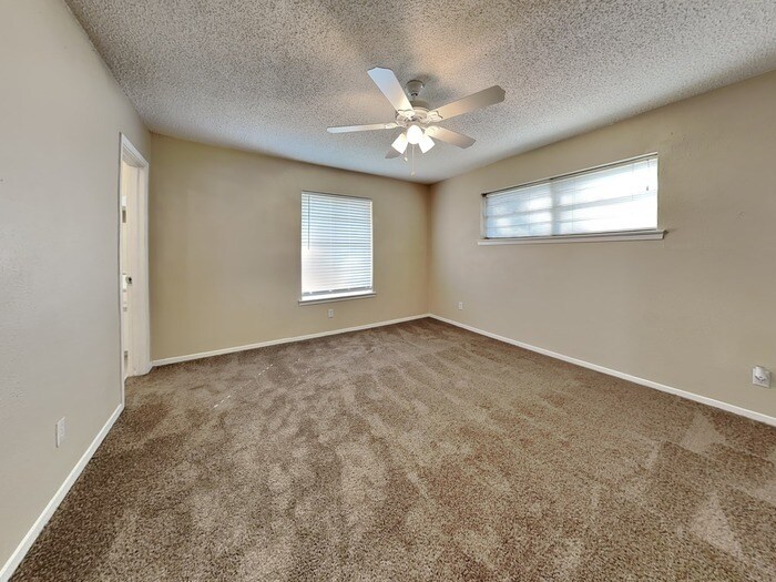 Building Photo - 3305 Hampden Dr