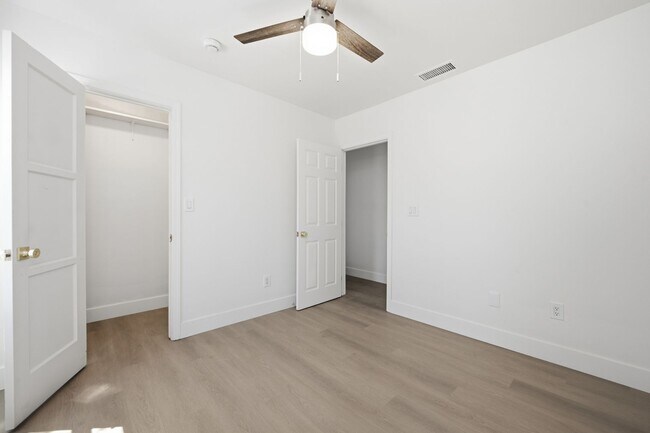 Building Photo - 6204 Mary Ln Dr
