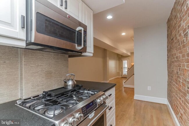 Building Photo - 2321 17th St NW