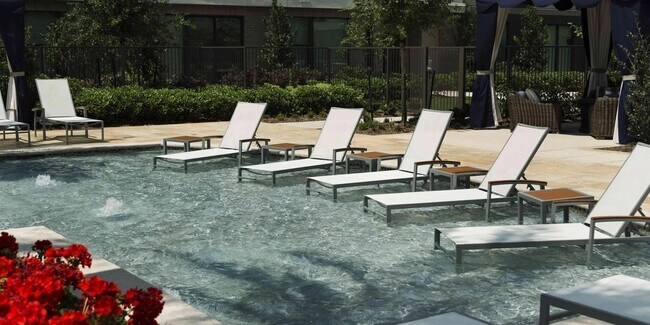 Building Photo - 7100 Old Katy Rd